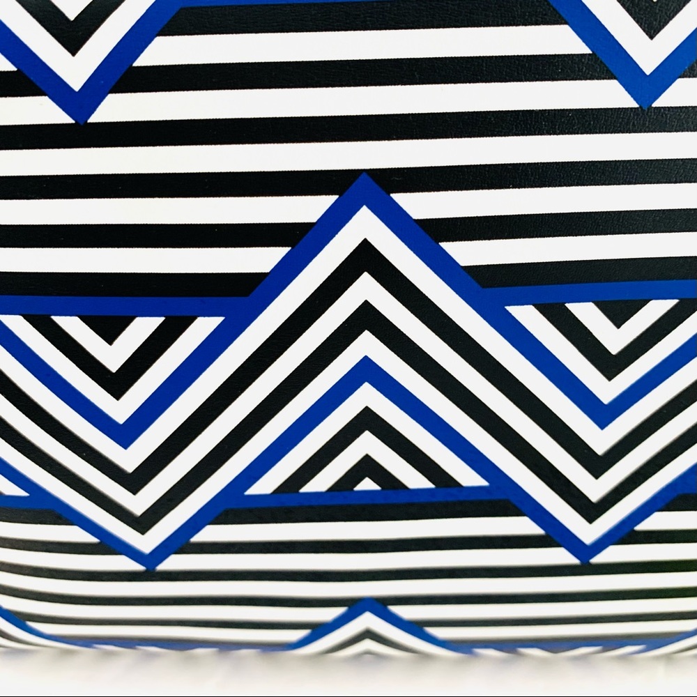 Vs Pink Cosmetic Bag Geo Metric Print NWT - Picture 8 of 11